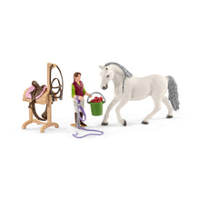 SCHLEICH 42370 MOBILE VET WITH HANOVERIAN FOAL