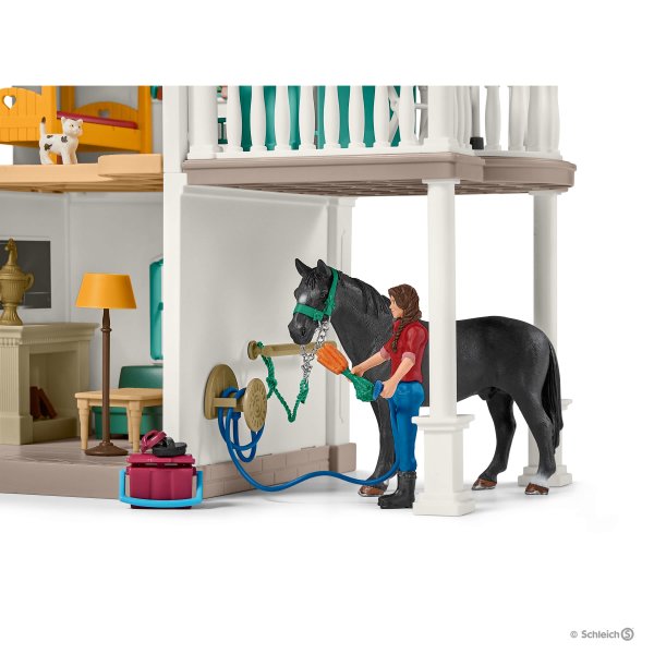 SCHLEICH 42416 LARGE HORSE STABLE WITH HOUSE AND STABLE