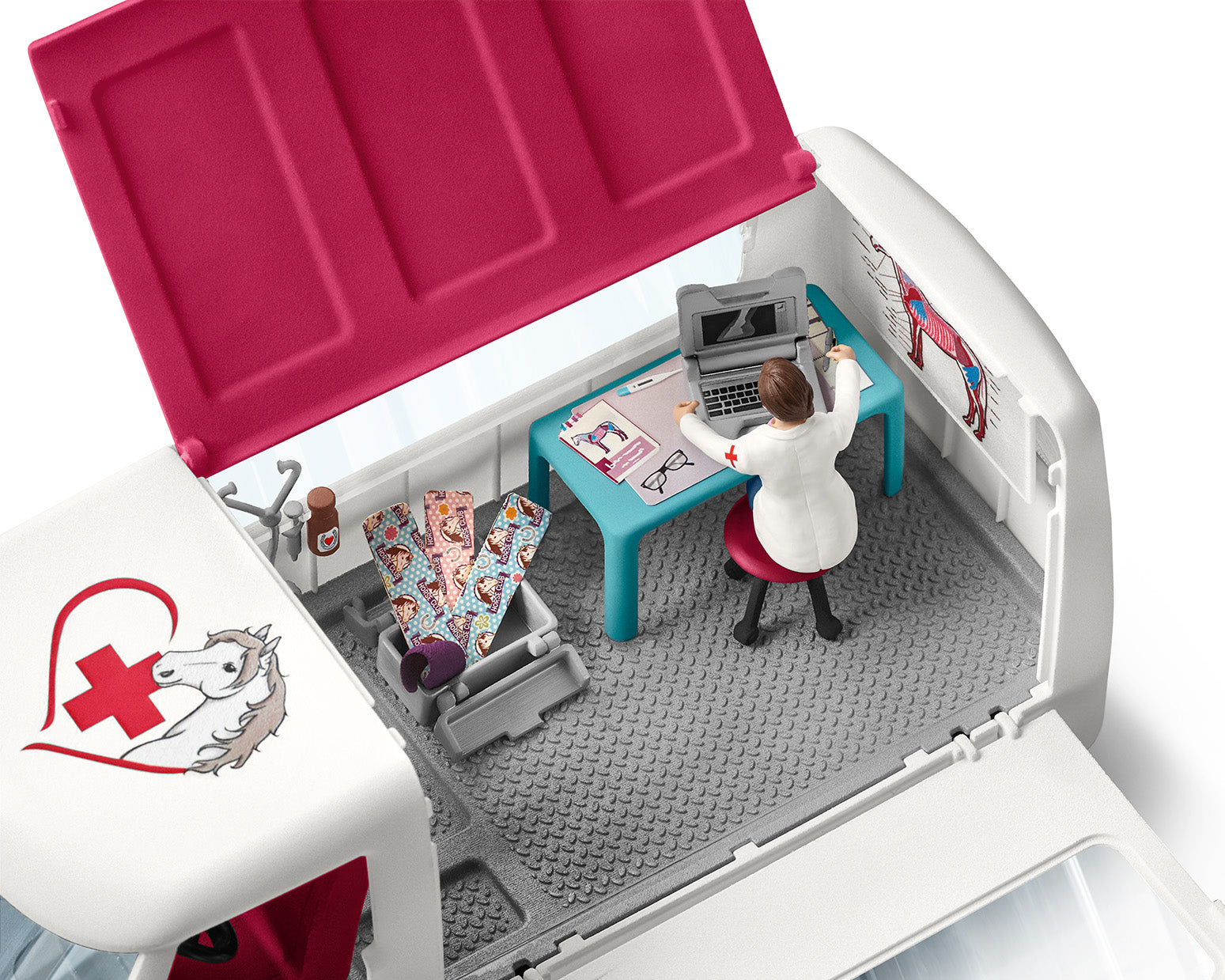 SCHLEICH 42370 MOBILE VET WITH HANOVERIAN FOAL